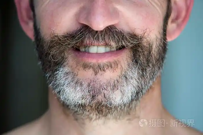 一个男人的胡子的特写