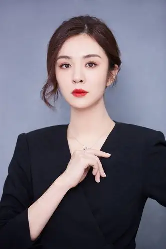 昨天,人气演员王晓晨现身2018年度时尚盛典.