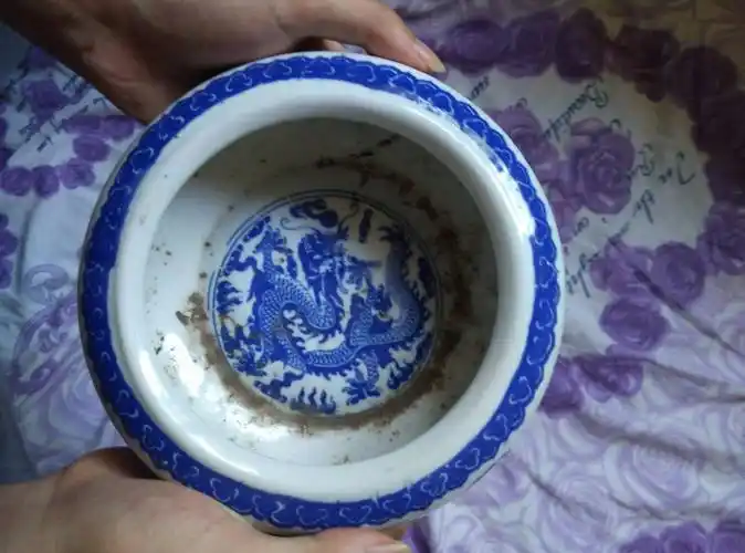 乾隆龙纹青花笔洗是不是真品大概值多少钱?