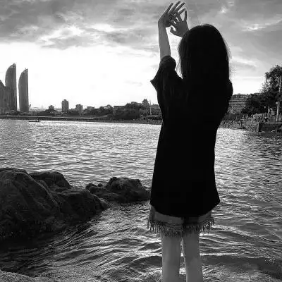 黑白女生头像真人119张 高清简单又好看的头像黑白女图片_女生头像_头