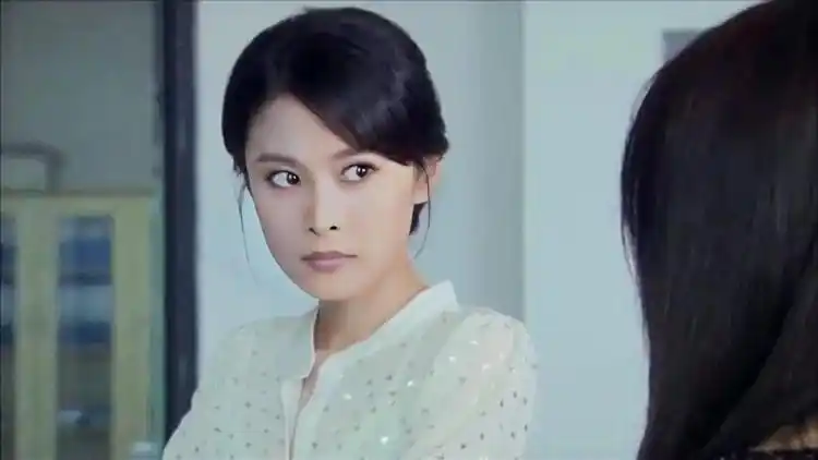 宝贝儿回家富家公子追求李岚开着敞篷送着花