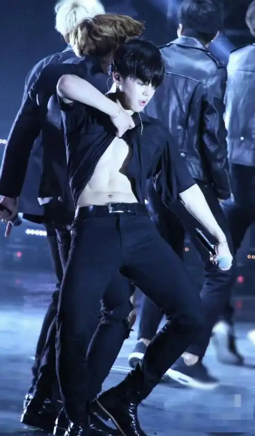 今天小编总结了一些身材最能打的明星,一起来一饱眼福吧!