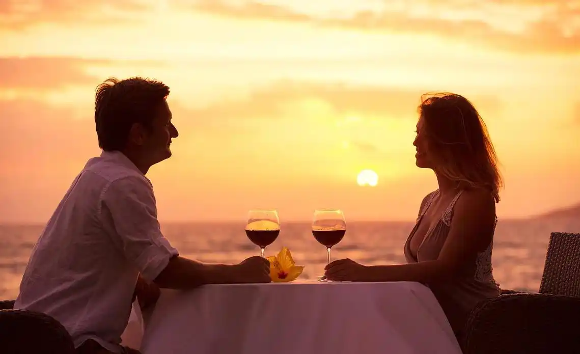 伟凡心理:跨越时空的情感,如何维护异地恋的坚固感情