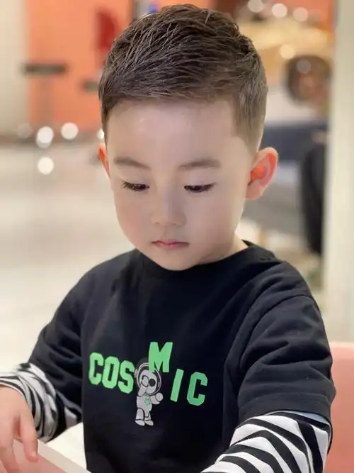 小男孩发型96夏天就要清清爽爽的呀～-度小视