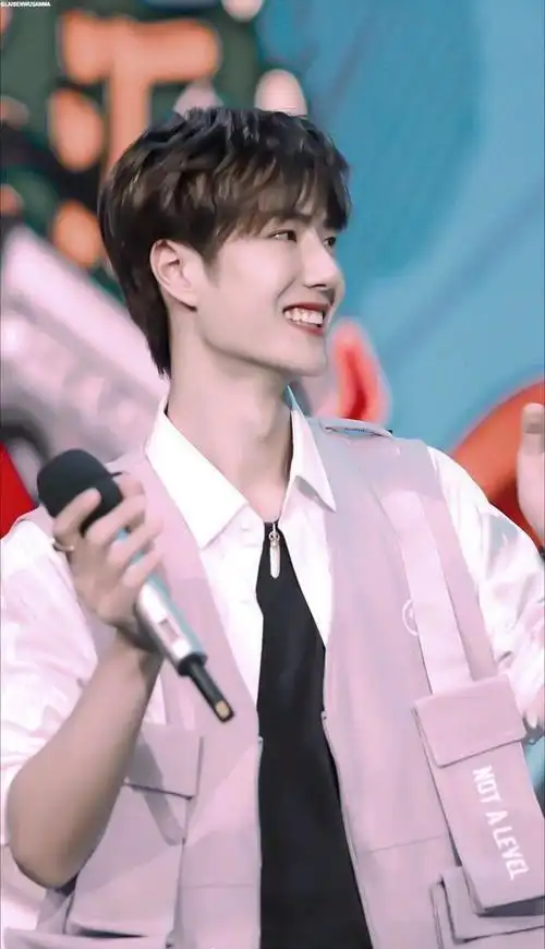 王一博壁纸,这也太可爱了吧!想捏脸