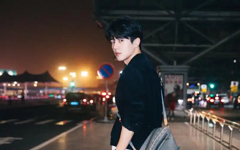 刘昊然最新帅气写真,高清图片,电脑桌面-壁纸族