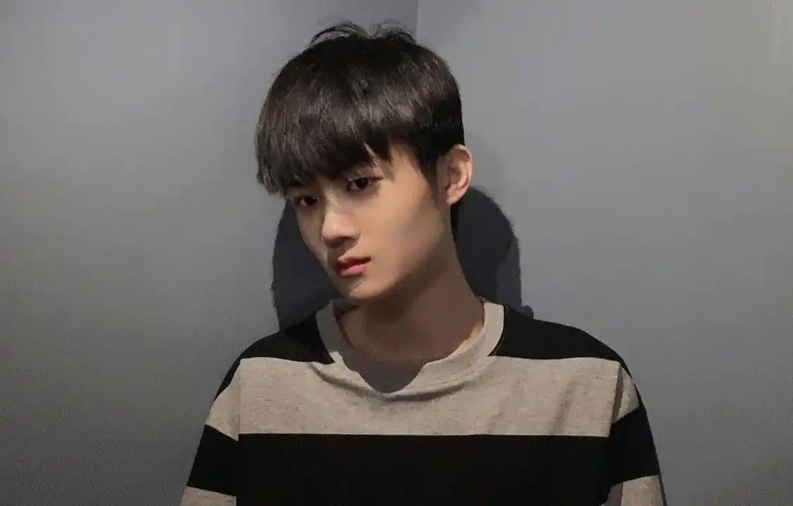 桑杰迎来20岁生日,露脸之后被誉为"小鲜肉",喊话听安赶快露脸