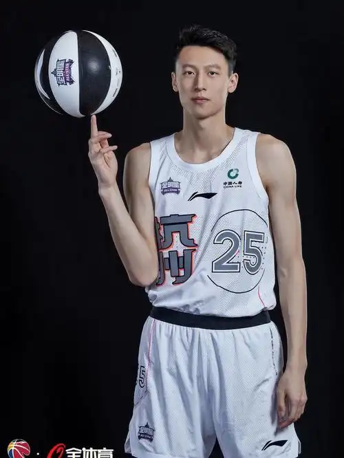 2022cba全明星周末赵岩昊试装写真