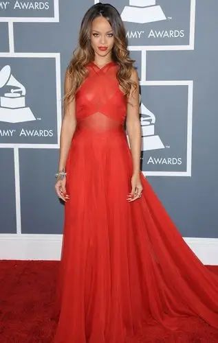 好莱坞女星流行真空街拍 "激凸"出街好时尚(图)