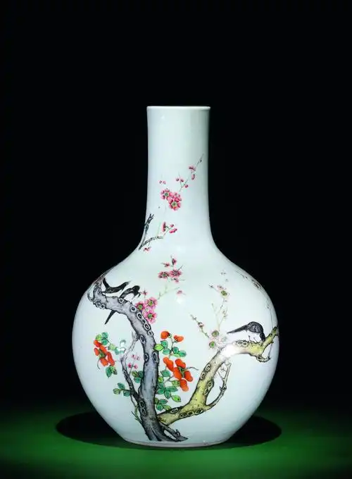 民国 粉彩喜鹊登梅瓶