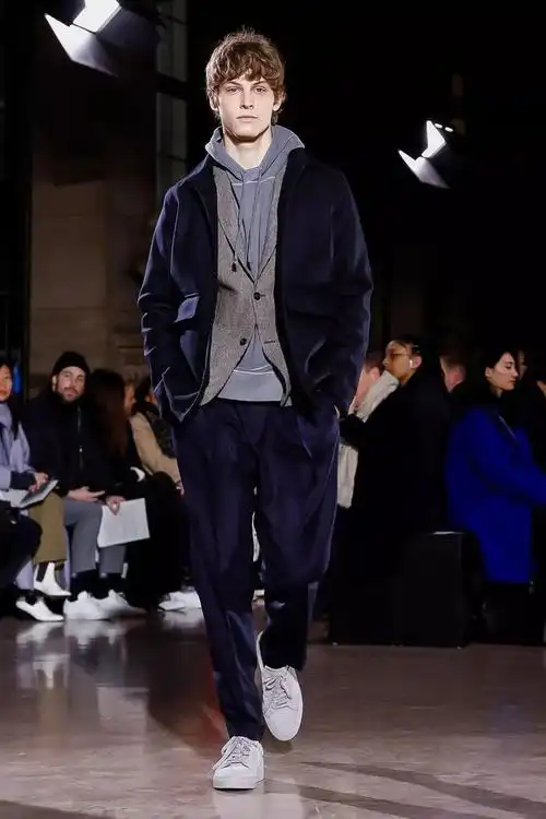 走秀十七场干净又纯粹的神仙男模sergesergeev事业要爆发了吗