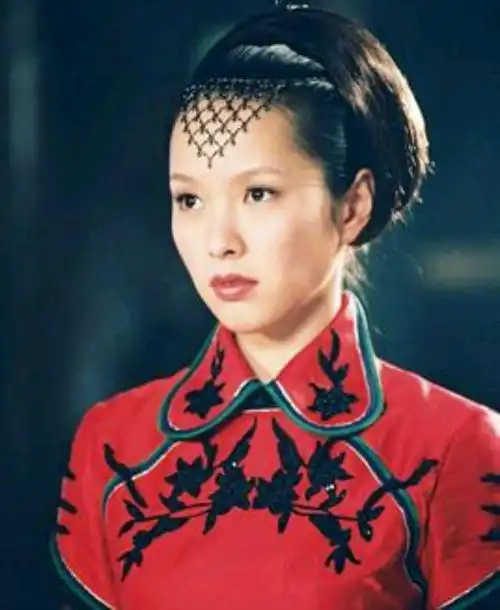 两人的结局也是喜忧参半:阿精和韩诺以为自己逃出了第八号当铺以及