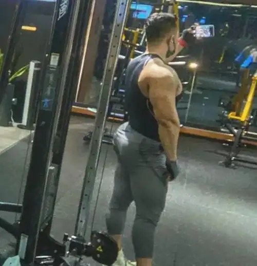 男人臀部比女生还翘,这是种什么体验?