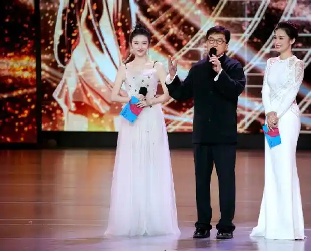 成龙景甜十一年前旧照