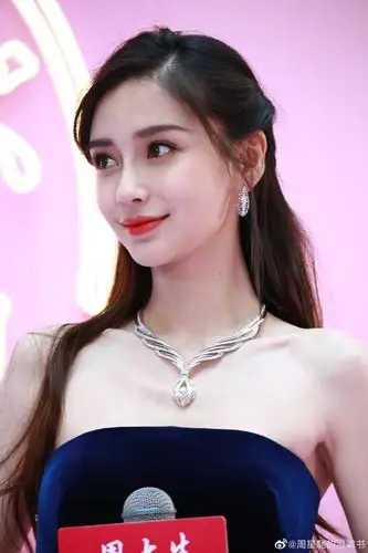 ab @angelababy // 蠢萌少女颖