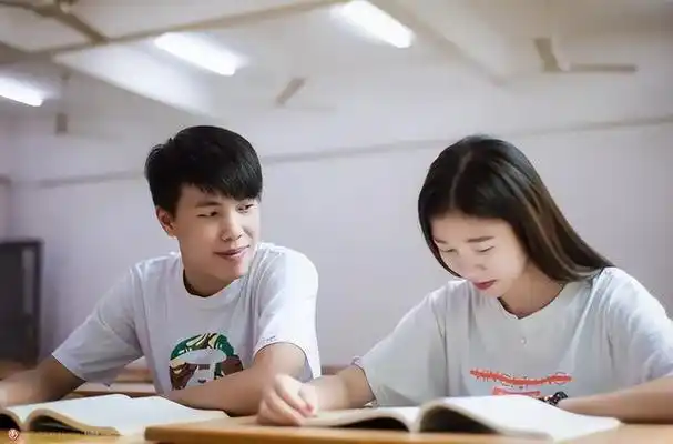 大学生应该谈校园恋爱吗?82%的受访学生有所期待