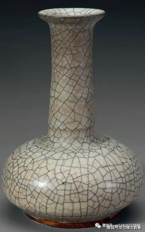 本展览共展出故宫博物院藏传世哥窑和仿哥窑(釉)瓷器113件(套),以及从