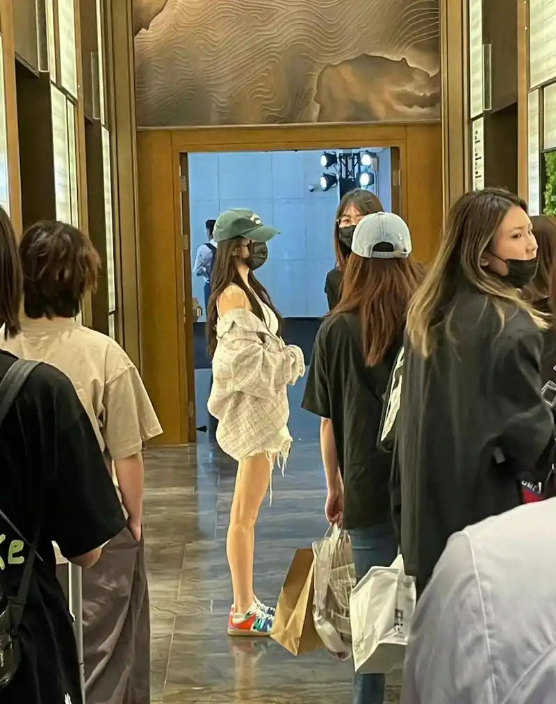 杨幂总是能穿出身高170