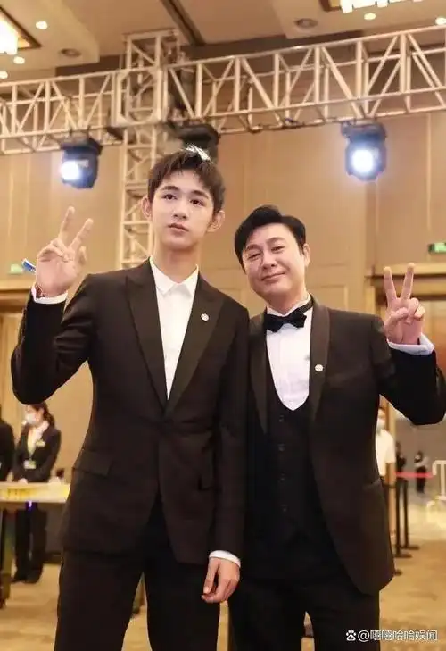 别说张颂文,"荣梓杉的受害者联盟"还有——檀健次,"人家才十几岁就一