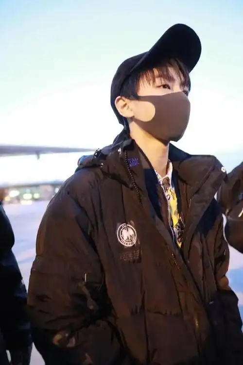 盘点戴口罩最潮最酷的男神女神,最后一位笑了!网友:你搞笑的吧_鹿晗