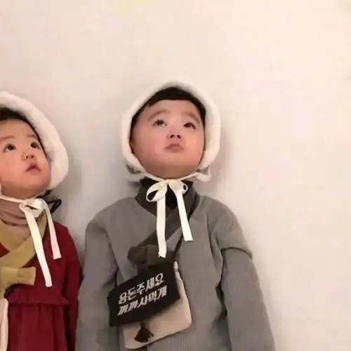 小孩子情侣头像(小孩情侣头像超萌一对)