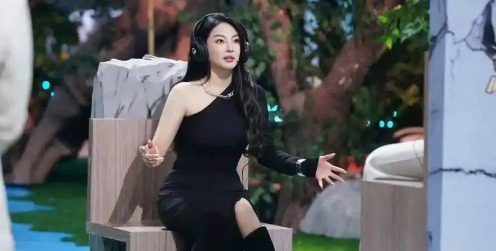 张雨绮罕见泳装巅峰身材小蛮腰大长腿爱健身没赘肉