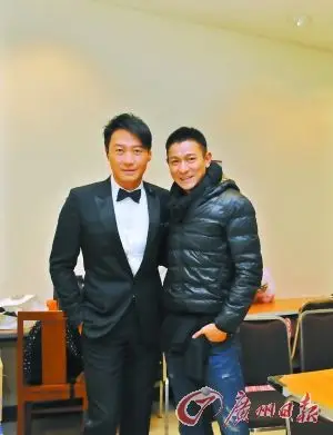 刘德华红馆助阵黎明个唱 公布喜讯后首露面