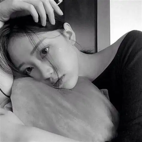 女生头像真人霸气黑白侧脸 霸气头像图片大全 -【爱个性】