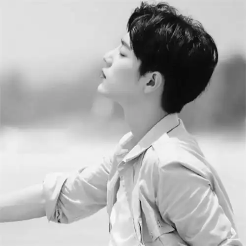 黑白男生头像高冷气质高清图片