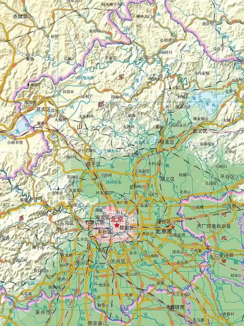 北京地形山川河流挺多的,市区西面和北面都是山区,而且从山区到平原