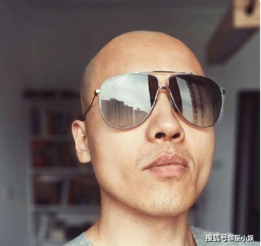 原创高云翔晒光头自拍面部粗糙十分油腻爆粗口怒怼网友