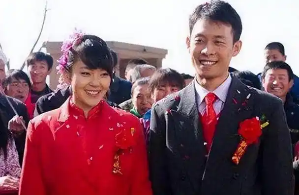 张译妻子钱琳琳二婚带娃嫁给他丁克16年如今50岁被宠成公主