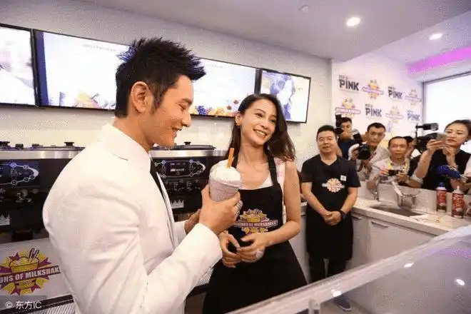 早些年,angelababy杨颖曾开过奶茶店.