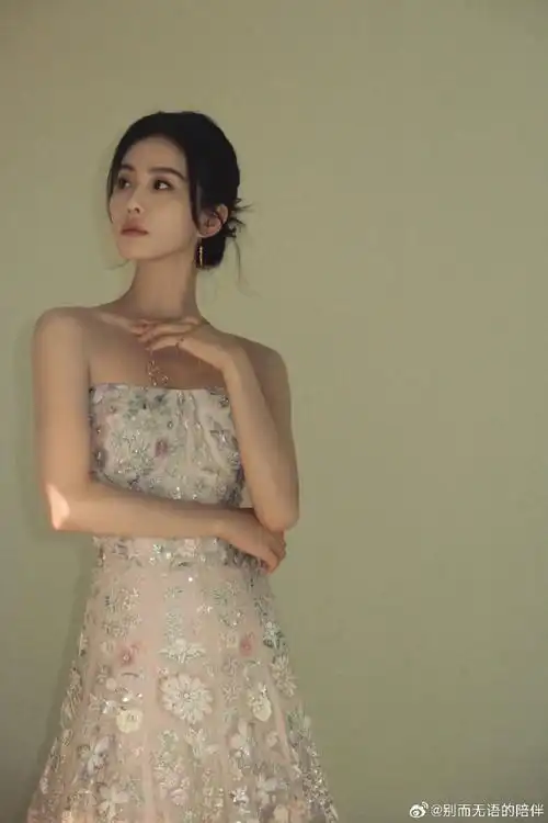 张艺兴#来看看94真金白银四奢在手刘诗诗6015韩媒认证【燃烧