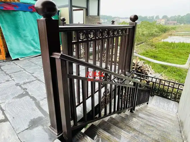 铝合金楼梯扶手优点有哪些?湖南铝艺定制厂家?