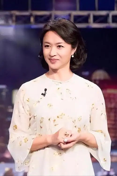 一天晚上,金星回到家悄悄躺到床上,汉斯把手伸进她的被窝里_网易订阅