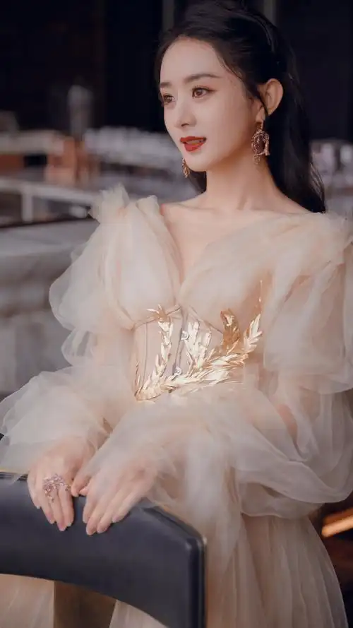 2020时尚芭莎派对 赵丽颖国产高定轻纱礼服 赵丽颖壁纸