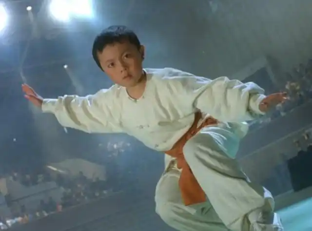 出道即巅峰跟李连杰周润发合作过的谢苗消失后去哪了