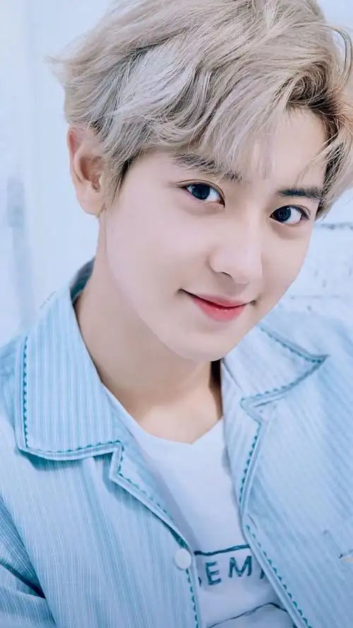 朴灿烈/清新自然浅蓝衣夏日灿烈 黄衣暖心冬… - 高清图片,堆糖,美图