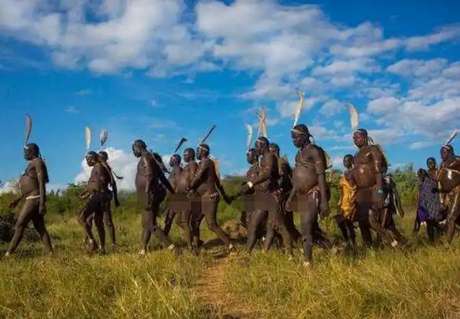 世界唯一以胖为美的原始部落,每天喝牛血,肚子越大女人越喜欢!_网易订