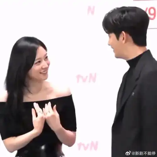 金秀贤 金智媛#眼泪女王#——今天最甜蜜的,应该是他的剧本上贴着她的