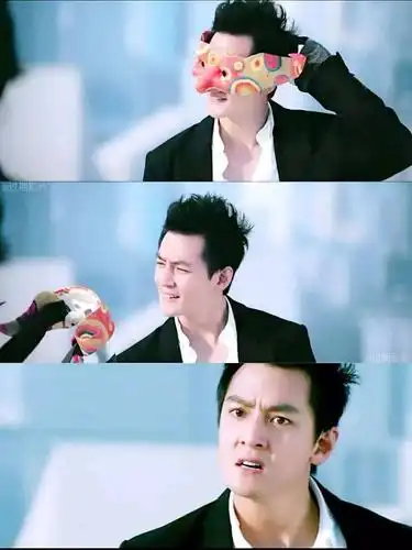 吴彦祖已能精准把控角色节奏比起当时只知"邪魅一笑"的谢霆锋来说但u1