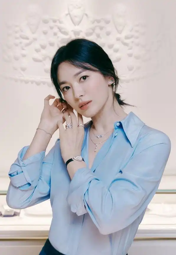 今年火了一种穿法叫上浅下深学宋慧乔这样穿显高又大气