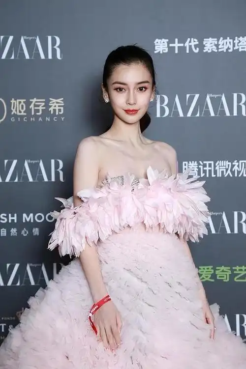 落毛的凤凰不如鸡消失四个月后高调回归杨颖还是被低估了