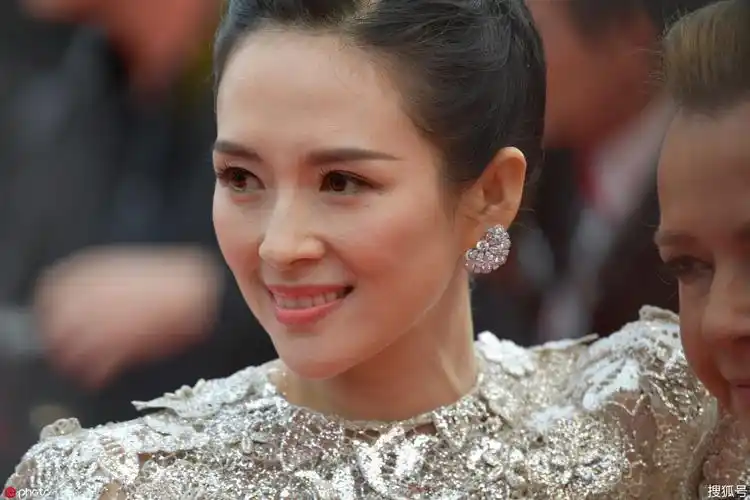 不愧是国际章!章子怡戛纳红毯与外国友人老相识