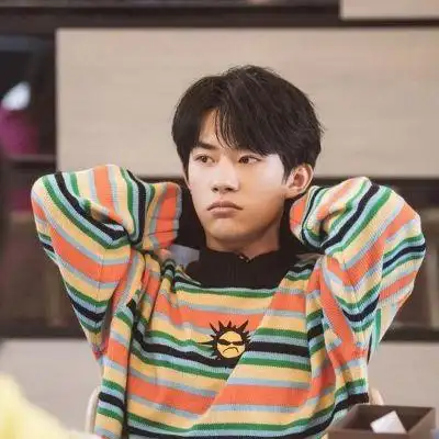 易烊千玺可爱高清头像