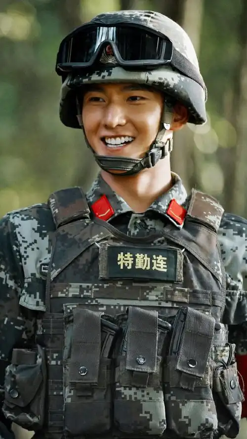杨洋电视剧特战荣耀燕破岳军装照