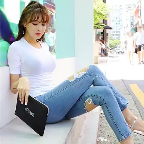 街拍:性感紧身打底裤小姐姐,时尚又性感,人人喜欢!