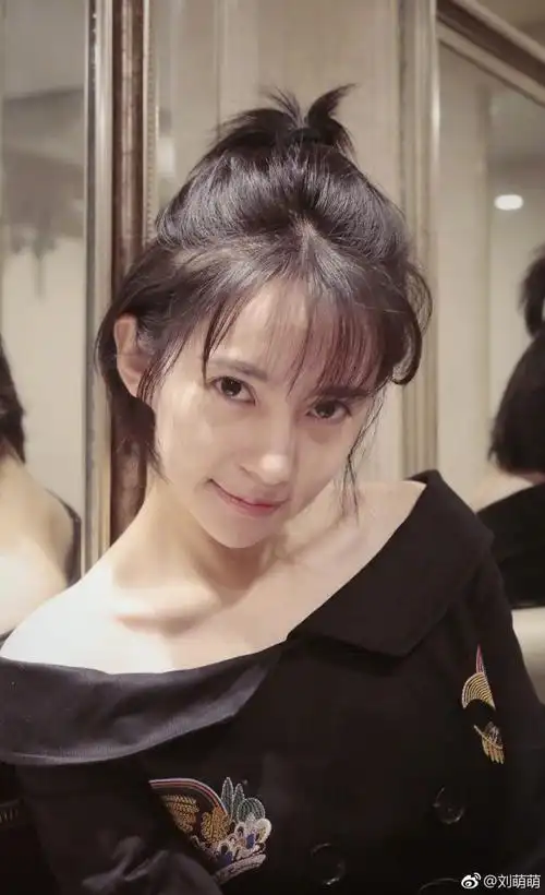 爱情公寓中的成熟的诺澜现实生活中却是个萌系少女