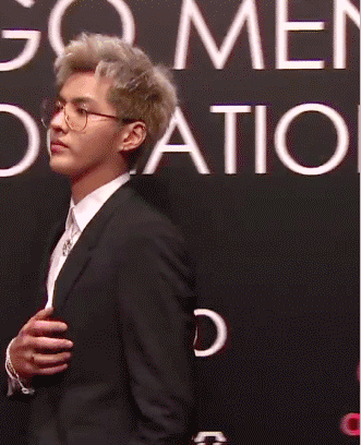 昨晚活动结束后,吴亦凡就直接到机场飞北京了,感觉他浑身上下的每一个